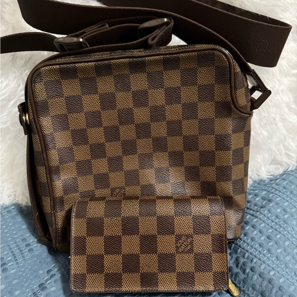Louis Vuitton Authentic PM Olav crossbody AND matching Alexandria wallet. EUC - Picture 1 of 16